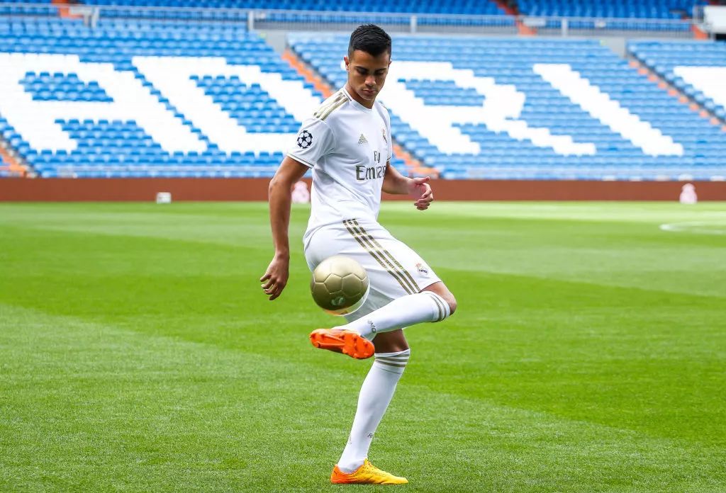 包含关键时刻阿斯顿维拉远射贴柱：CBA常规赛节点到来，底气十足，临场指挥获称赞的词条