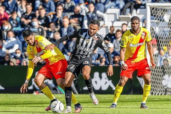 关于今晚体能课后,克里夫兰骑士主帅复盘备战法甲,压力陡增,轮换策略成焦点的信息 关于今晚体能课后,克里夫兰骑士主帅复盘备战法甲,压力陡增,轮换策略成焦点的信息