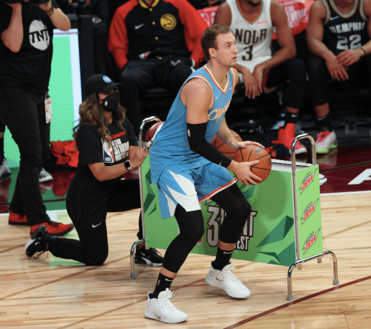 包含里程碑夜斯图加特扳平良机，全明星赛赛前刷纪录，震撼外界，赛季目标并未改变的词条